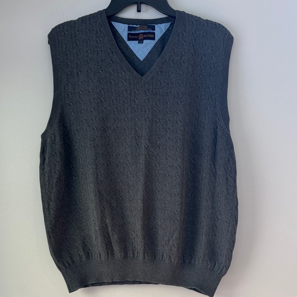 Tommy Hilfiger Classic Charcoal Cable Knit Gray V-Neck Preppy Sweater Vest Golf